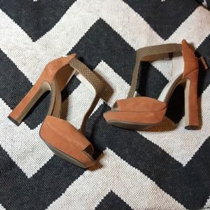 Roségold suede t-strap Platform peep toe heels